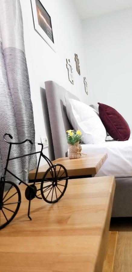 Spacious And Cozy Apartment - Ajia Apartment Tirana Bagian luar foto