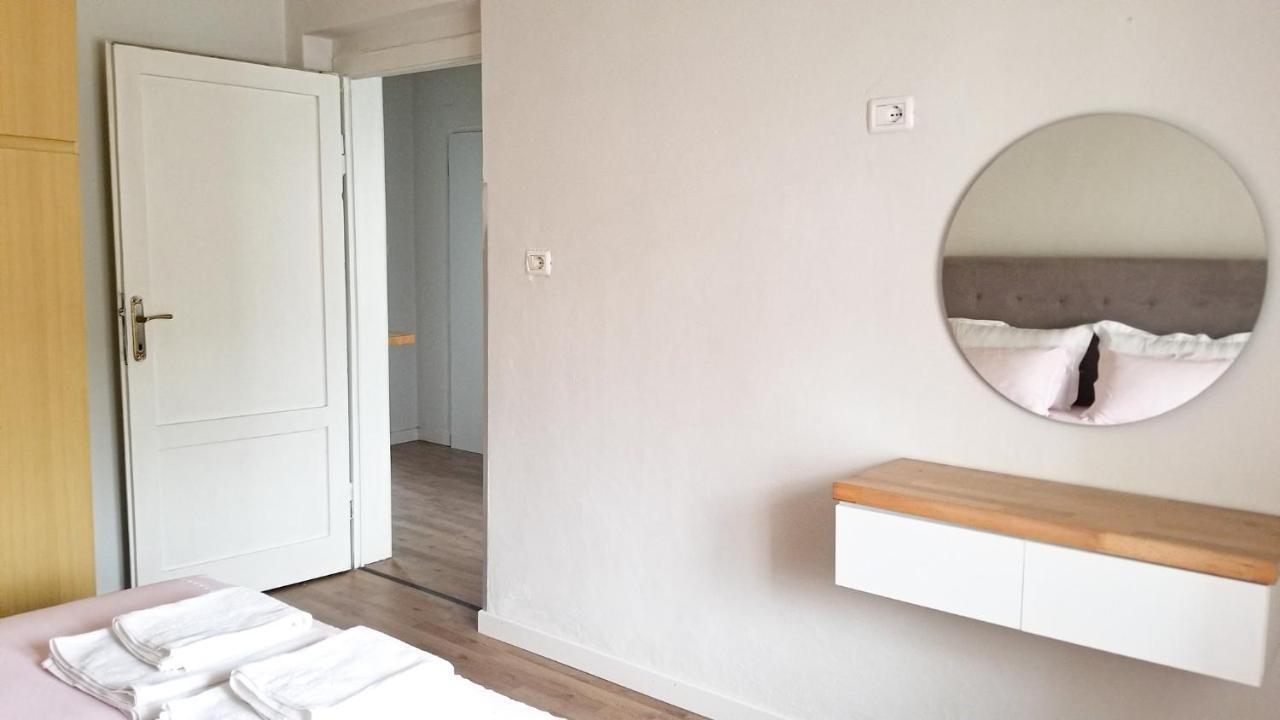 Spacious And Cozy Apartment - Ajia Apartment Tirana Bagian luar foto