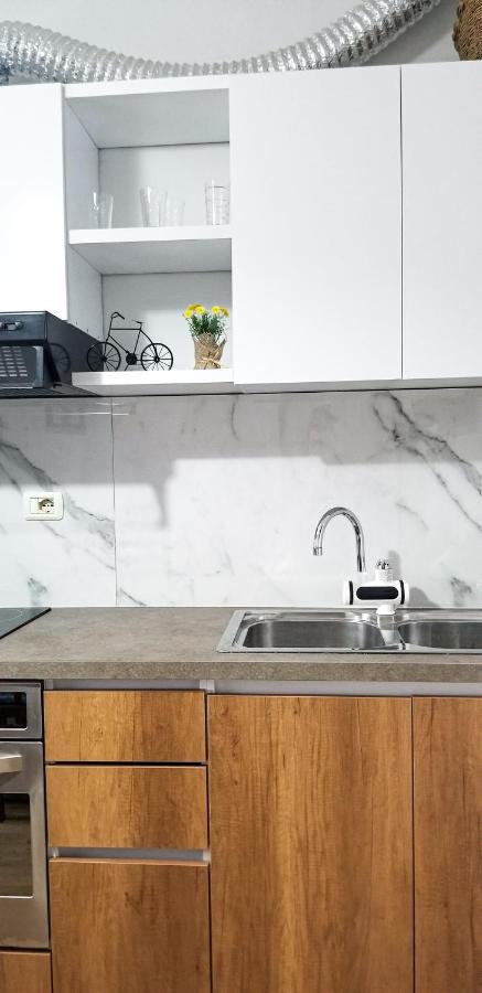 Spacious And Cozy Apartment - Ajia Apartment Tirana Bagian luar foto