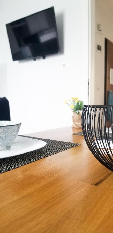 Spacious And Cozy Apartment - Ajia Apartment Tirana Bagian luar foto