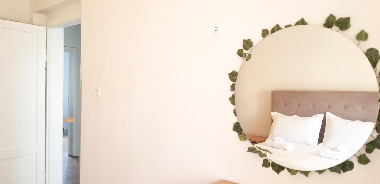 Spacious And Cozy Apartment - Ajia Apartment Tirana Bagian luar foto